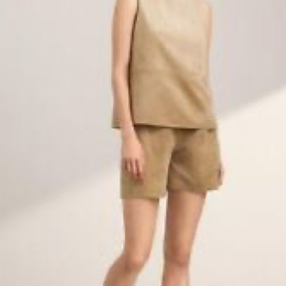 (SOLD) ARITZIA Tommi High Waist Faux-Suede Shorts Tawny L - Picture 3 of 6